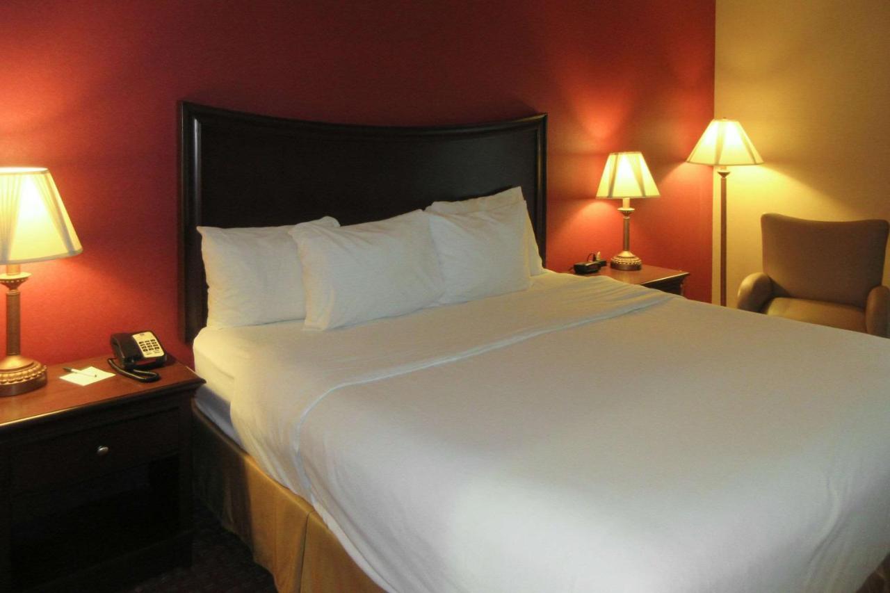 Quality Inn & Suites Owego Экстерьер фото